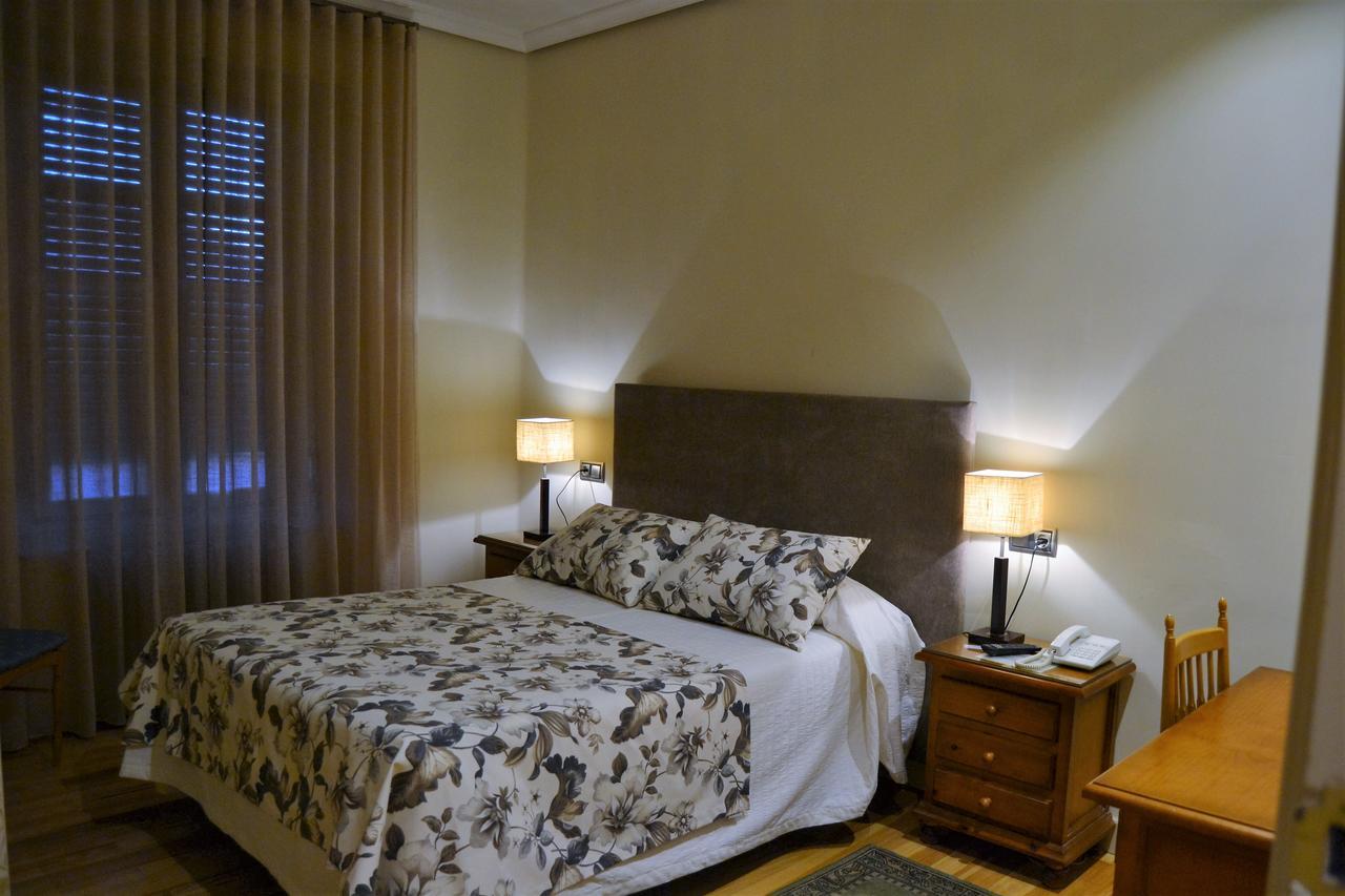 Hotel Villegas 발렌시아 데 돈 후안 외부 사진