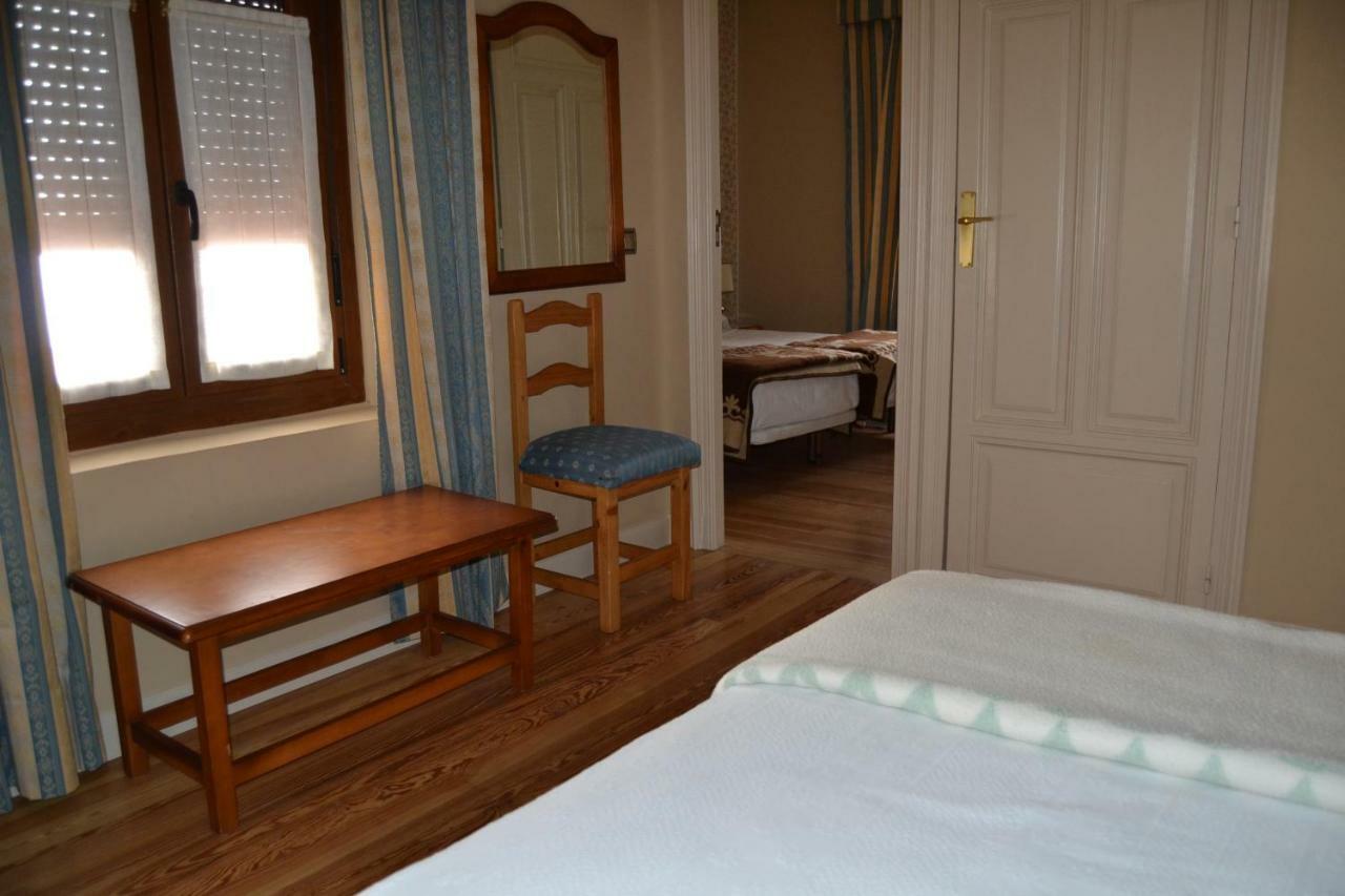 Hotel Villegas 발렌시아 데 돈 후안 외부 사진