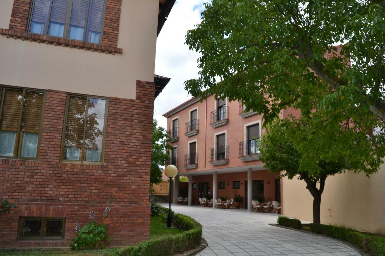 Hotel Villegas 발렌시아 데 돈 후안 외부 사진