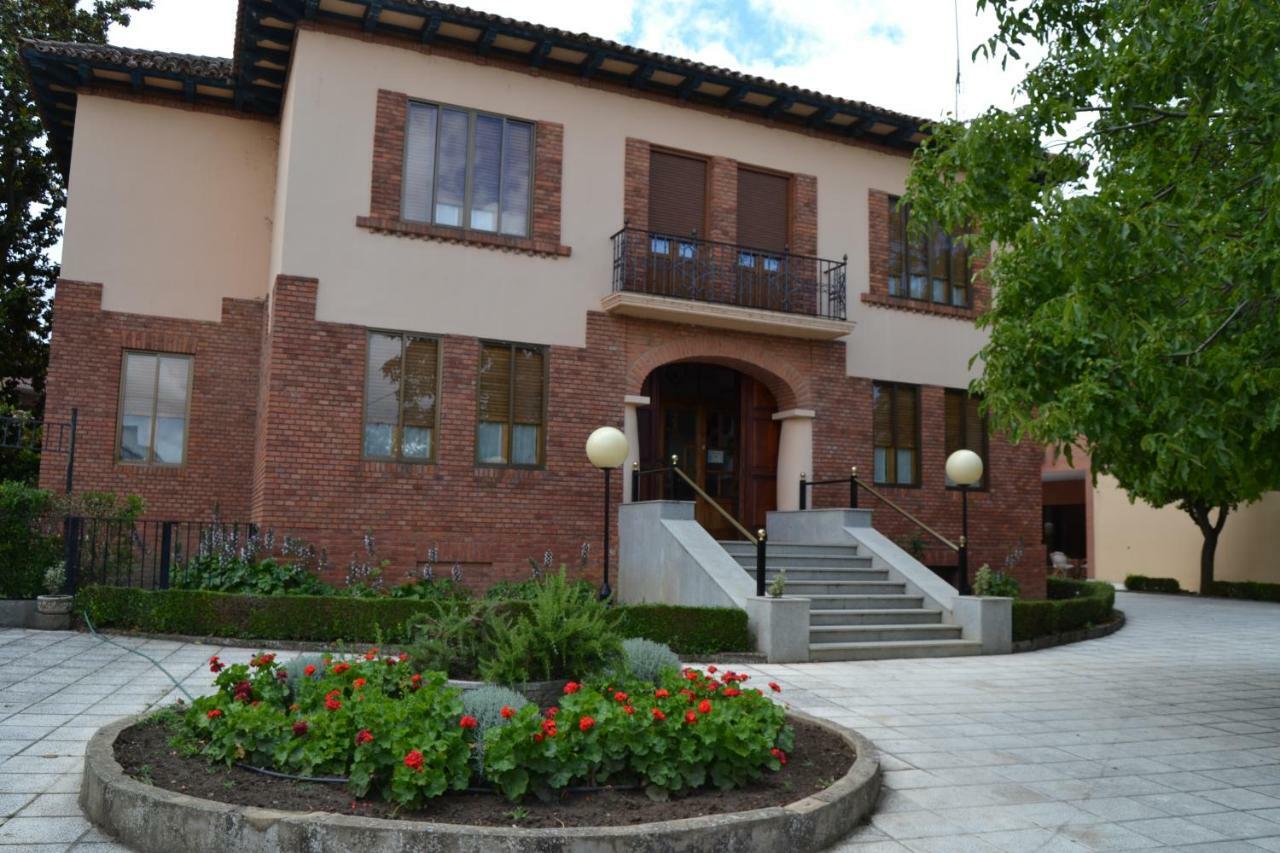 Hotel Villegas 발렌시아 데 돈 후안 외부 사진