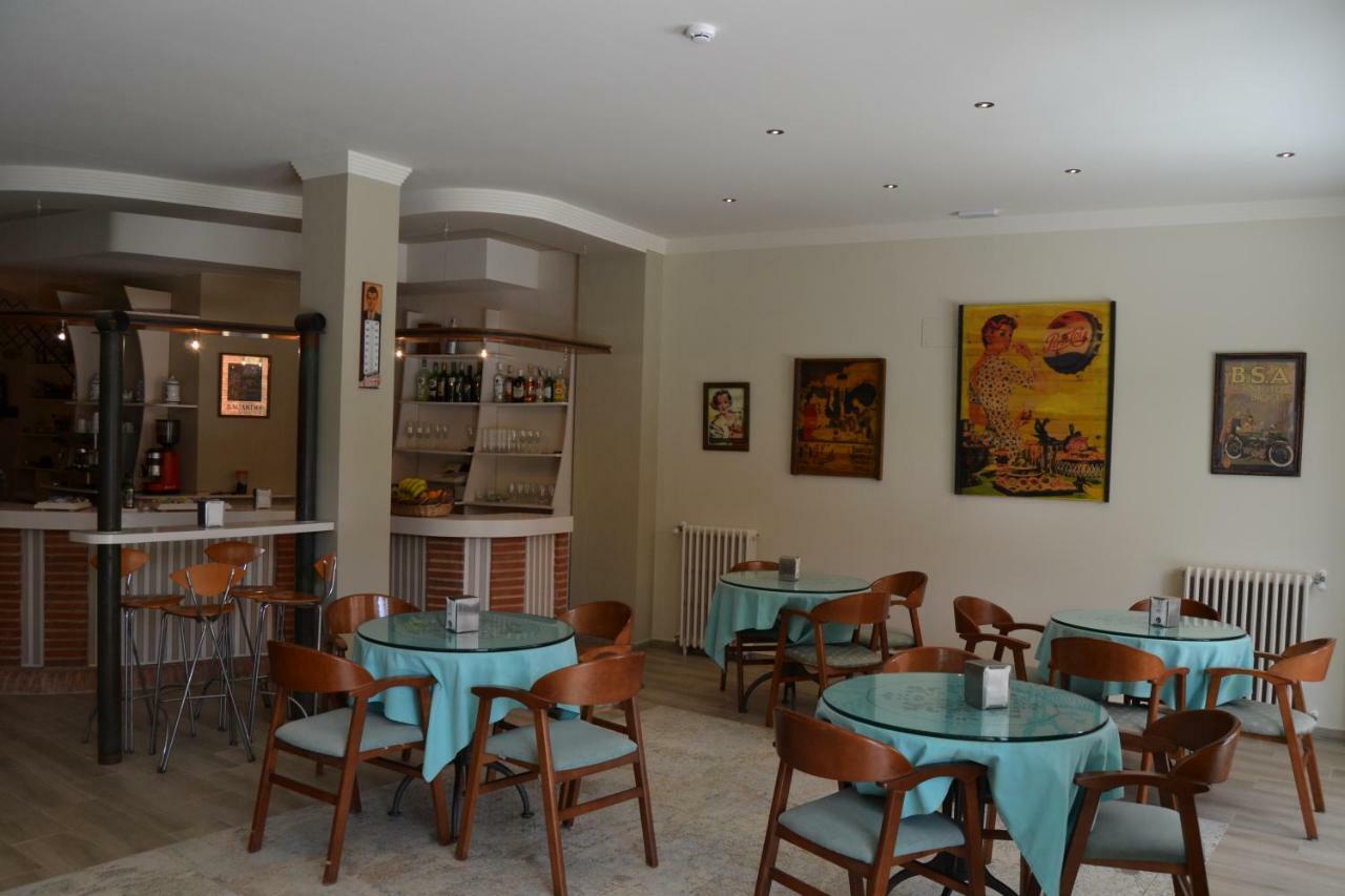 Hotel Villegas 발렌시아 데 돈 후안 외부 사진