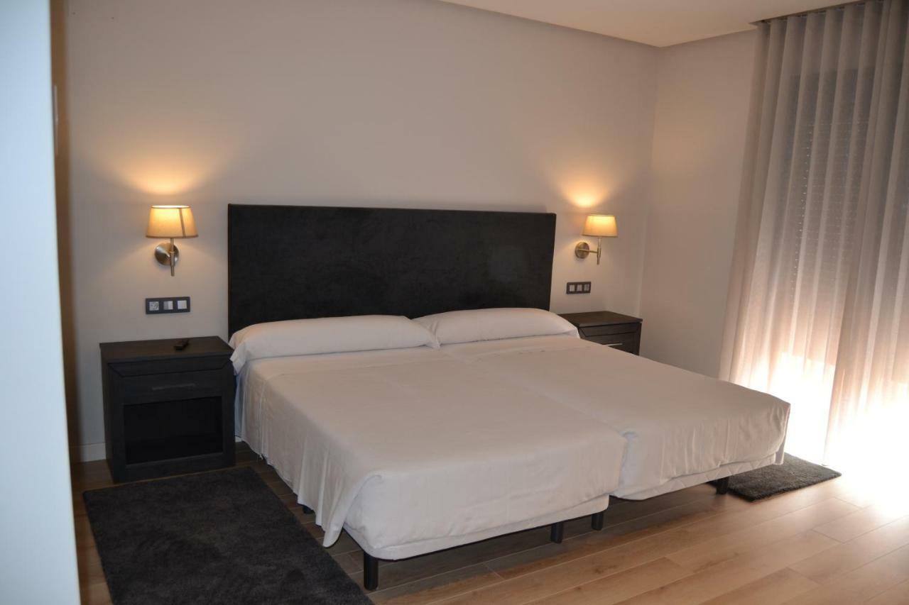 Hotel Villegas 발렌시아 데 돈 후안 외부 사진